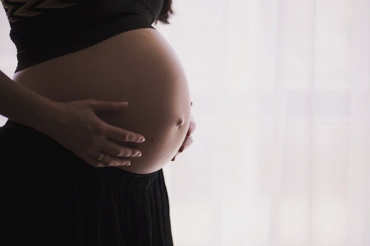 Беременность – один из факторов риска развития геморроя и запора, фото