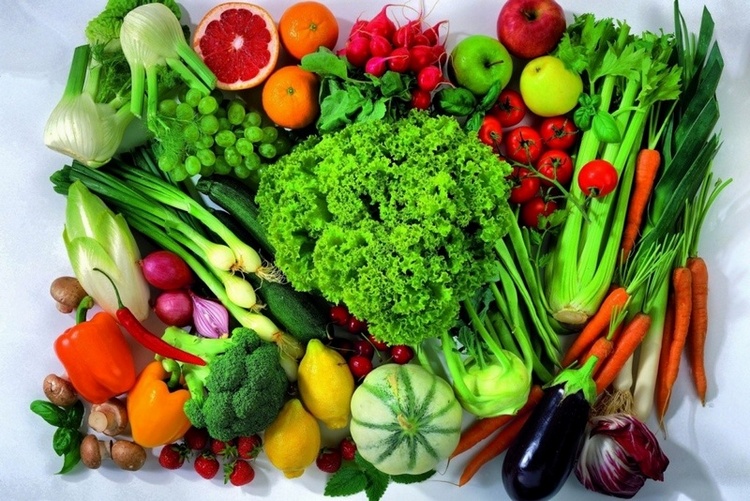 Свежие овощи, фрукты и зелень стимулируют перистальтику кишечника, фото