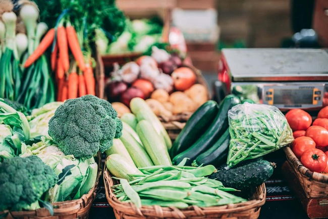 Свежие овощи в ежедневном рационе – один из способов борьбы с запорами, фото