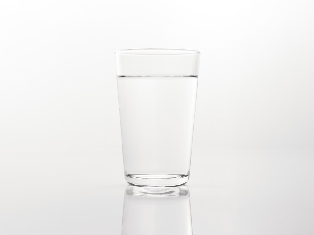 Натуральное слабительное «Фитомуцил Норм» запивают водой, фото