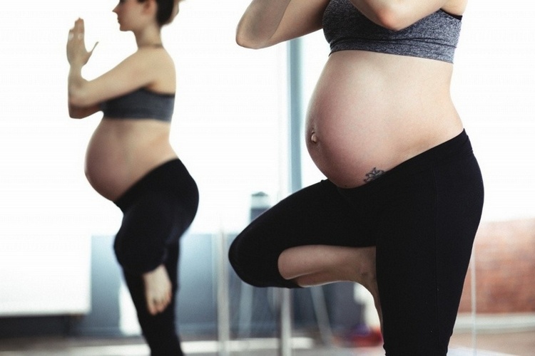 Умеренная физическая активность и простые упражнения как профилактика запора при беременности, фото
